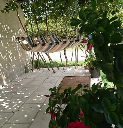 Mas Des Artistes Bed & Breakfast