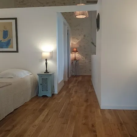 Mas Des Artistes Bed & Breakfast