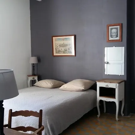 Mas Des Artistes Bed & Breakfast Mouries