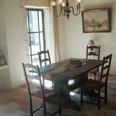 Mas Des Artistes Bed & Breakfast 3*