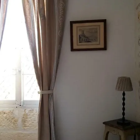 Mas Des Artistes Bed & Breakfast