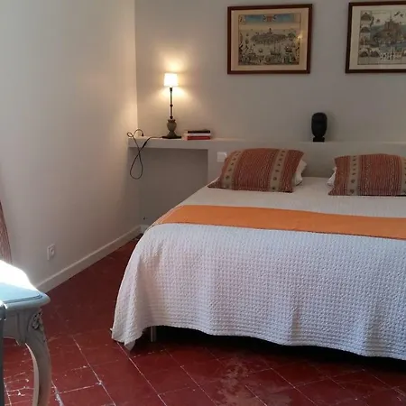 Mas Des Artistes Bed & Breakfast 3*