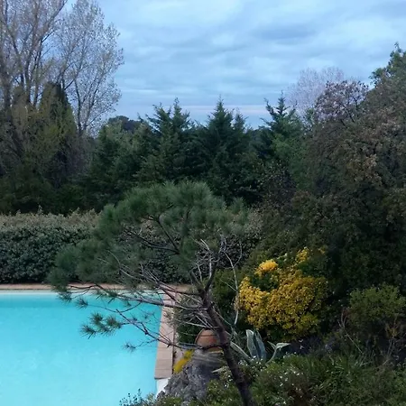 Mas Des Artistes Bed & Breakfast